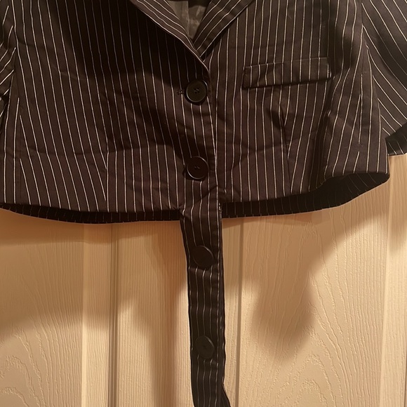 The Label Seek small black white pinstripe bolero short sleeve jacket - Picture 5 of 6